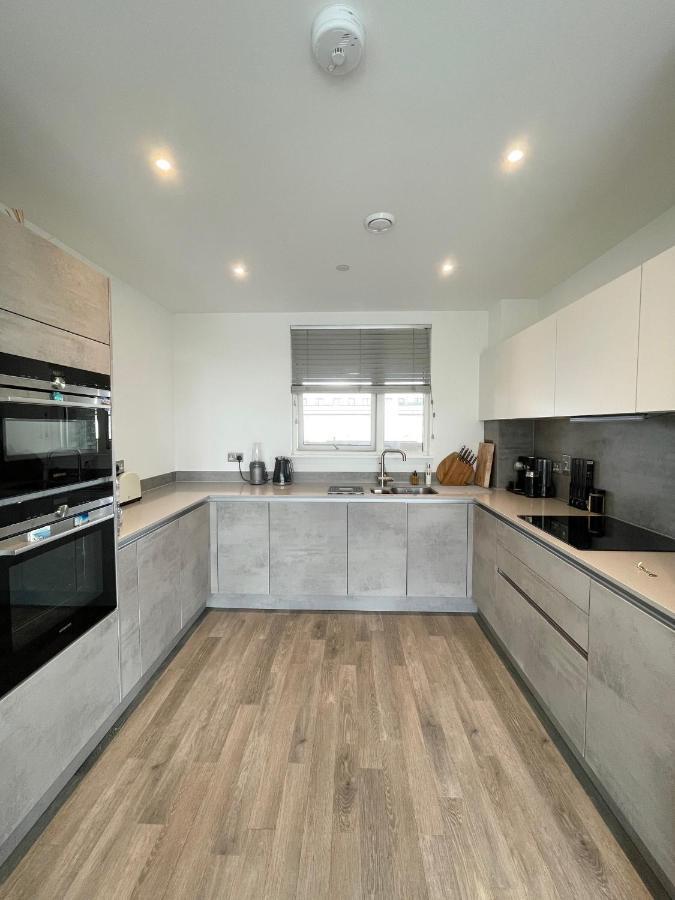 Apartamento Modern Penthouse Flat With Free Indoor Parking Londres Exterior foto